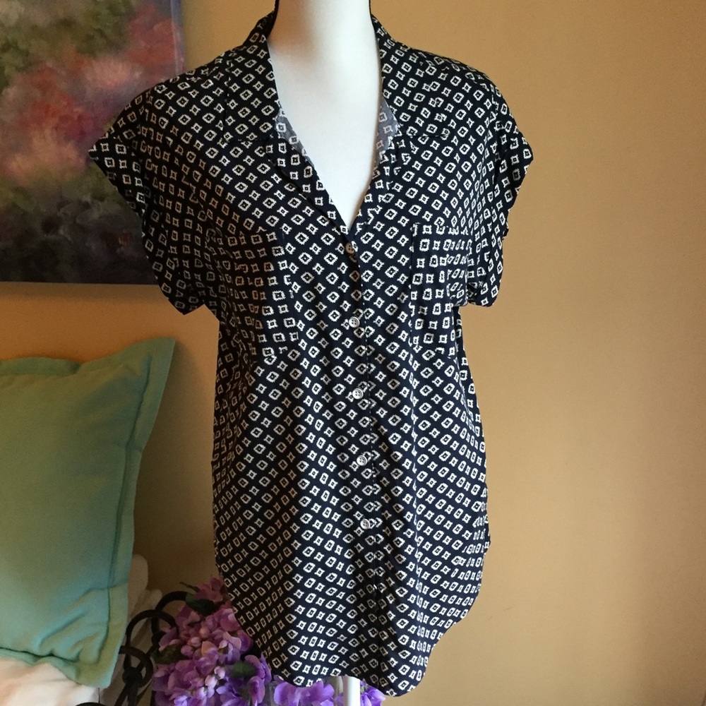 DONATED JACHS Girlfriend button up.  EUC. Size M.